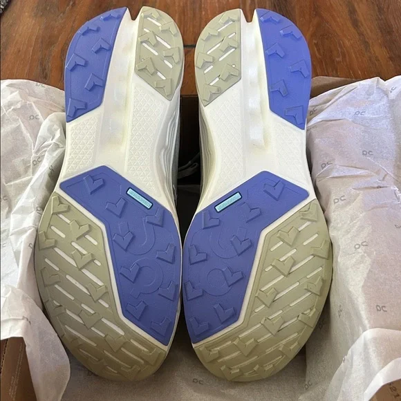 On Running Cloudsurfer Trail Waterproof Mens Running shoes NWT - Picture 3 of 4